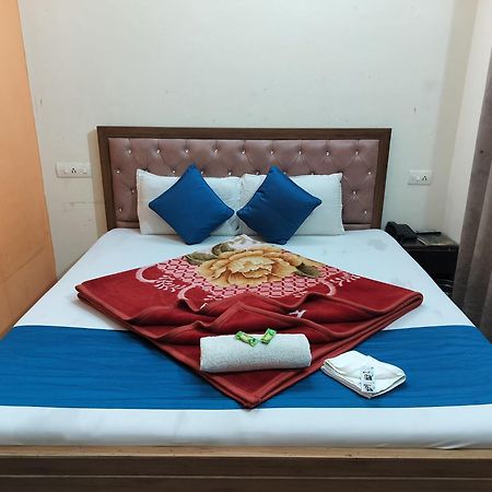 Hotel Holiday Inn Paradise จัณฑีครห์ ภายนอก รูปภาพ
