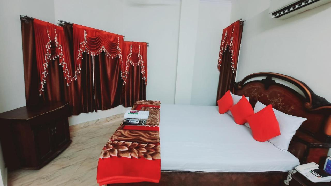 Hotel Holiday Inn Paradise จัณฑีครห์ ภายนอก รูปภาพ