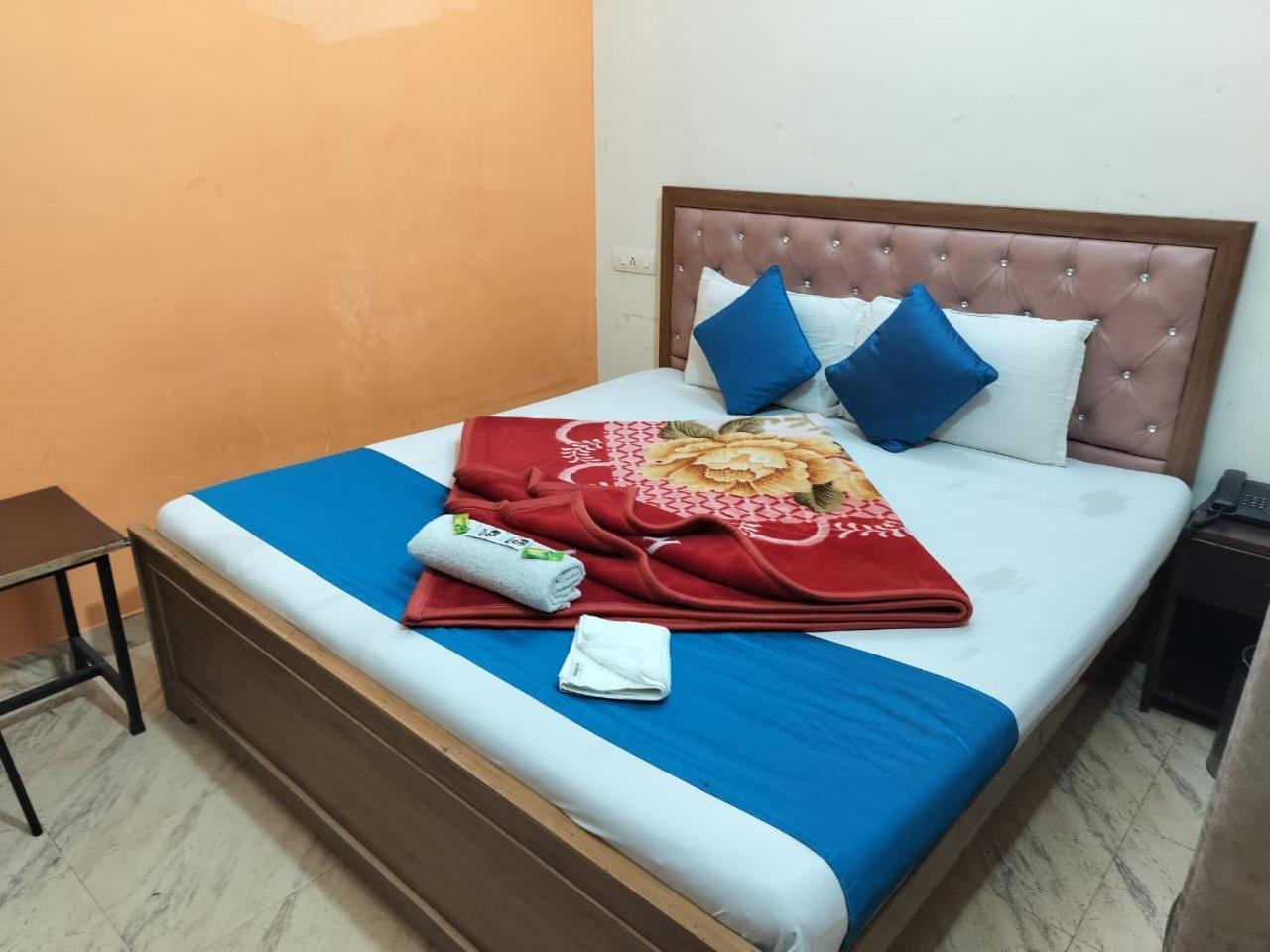 Hotel Holiday Inn Paradise จัณฑีครห์ ภายนอก รูปภาพ