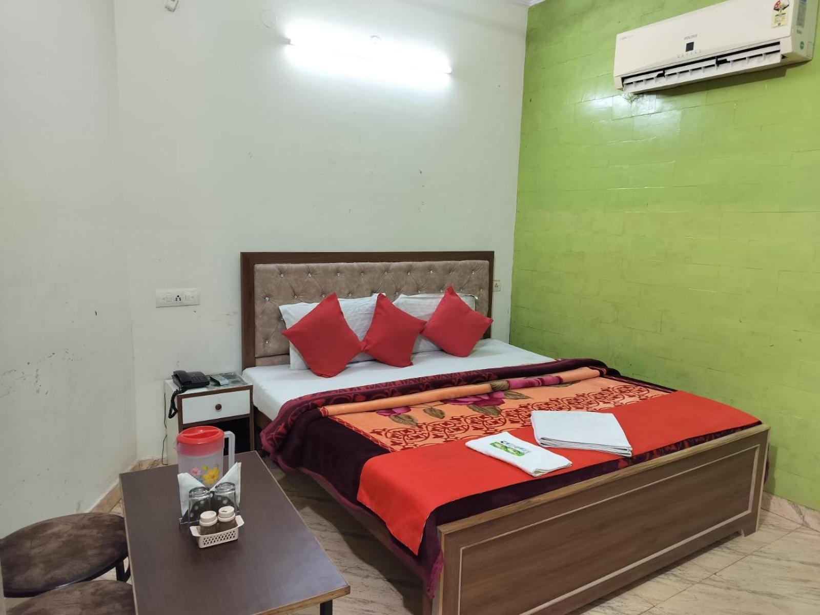 Hotel Holiday Inn Paradise จัณฑีครห์ ภายนอก รูปภาพ