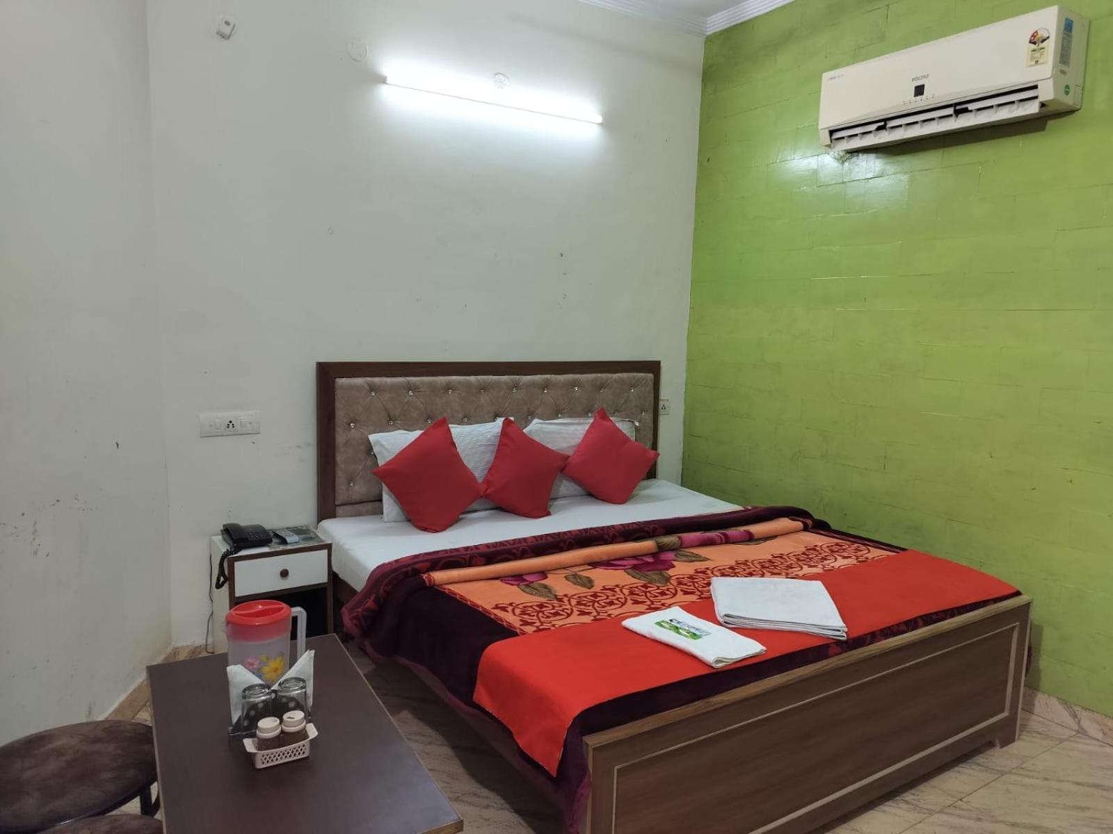 Hotel Holiday Inn Paradise จัณฑีครห์ ภายนอก รูปภาพ