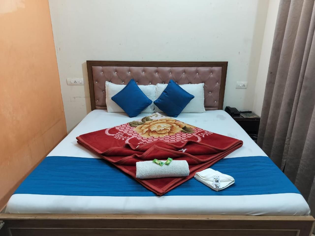 Hotel Holiday Inn Paradise จัณฑีครห์ ภายนอก รูปภาพ