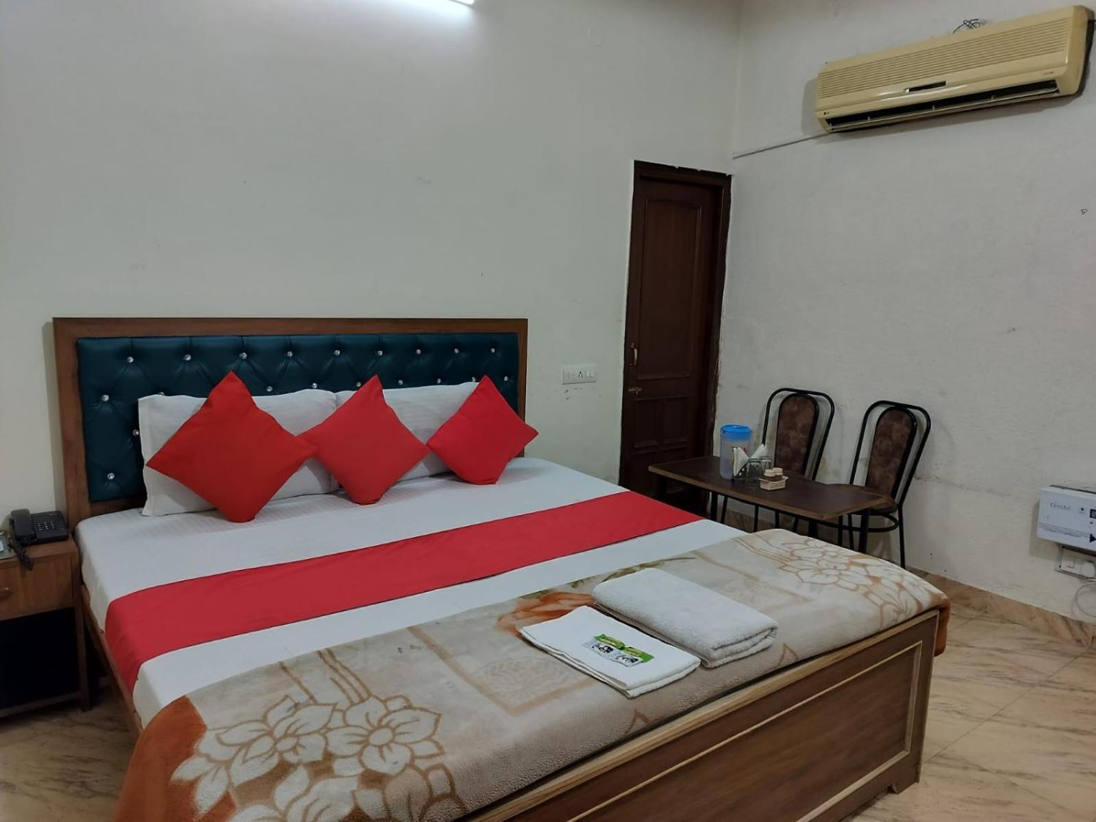 Hotel Holiday Inn Paradise จัณฑีครห์ ภายนอก รูปภาพ