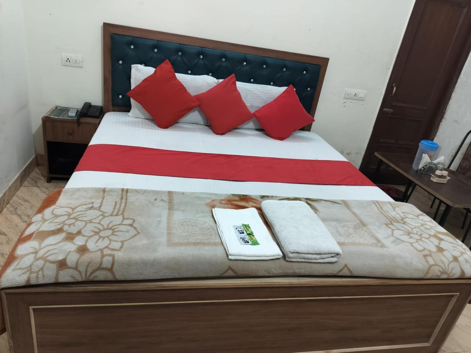 Hotel Holiday Inn Paradise จัณฑีครห์ ภายนอก รูปภาพ