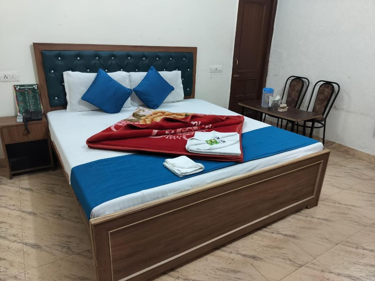 Hotel Holiday Inn Paradise จัณฑีครห์ ภายนอก รูปภาพ
