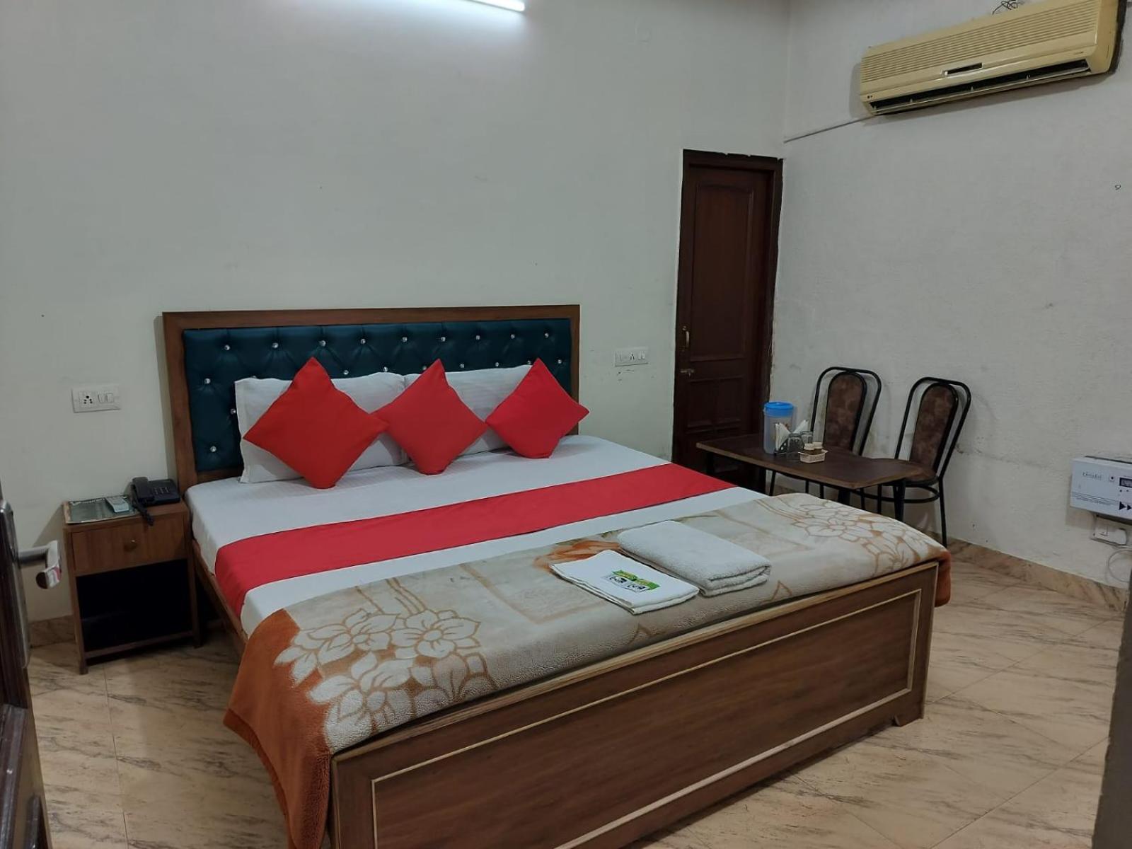 Hotel Holiday Inn Paradise จัณฑีครห์ ภายนอก รูปภาพ