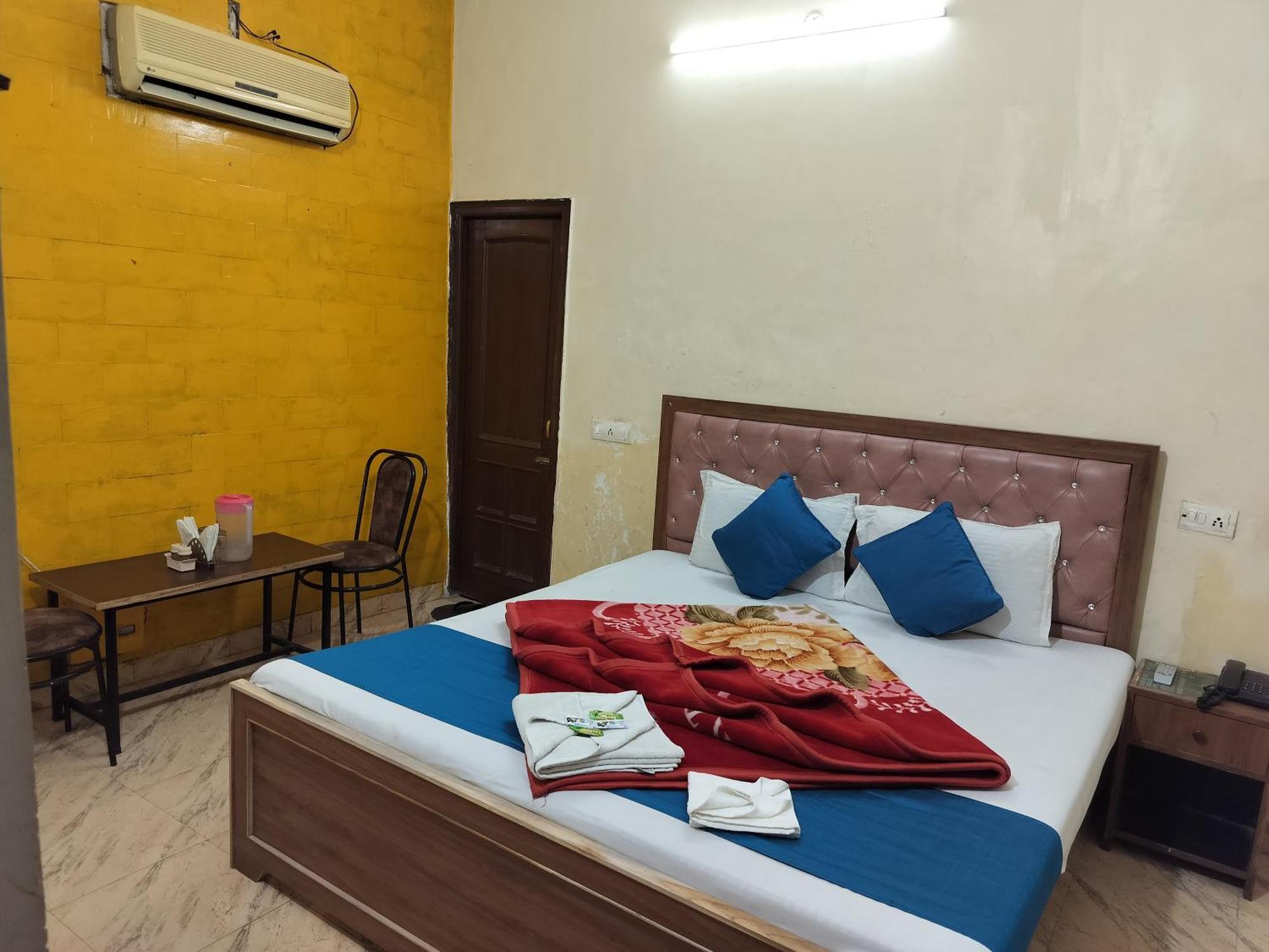 Hotel Holiday Inn Paradise จัณฑีครห์ ภายนอก รูปภาพ