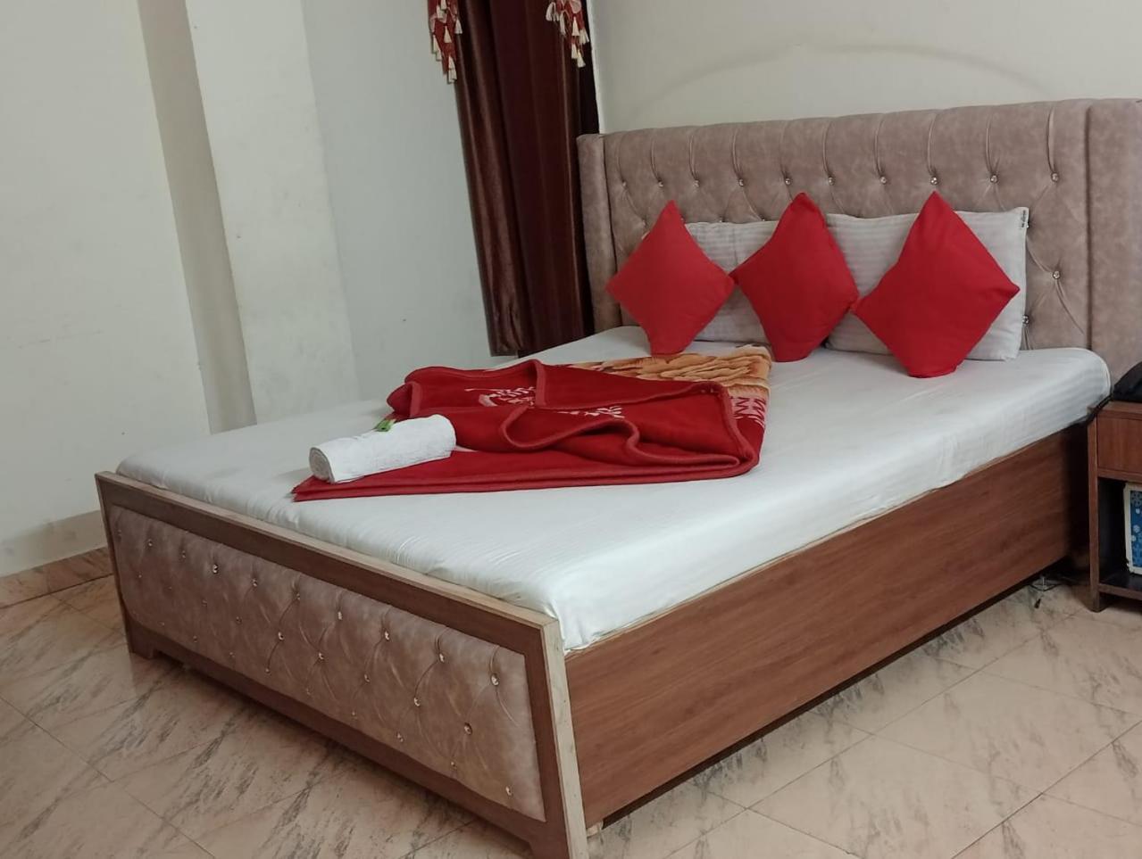 Hotel Holiday Inn Paradise จัณฑีครห์ ภายนอก รูปภาพ